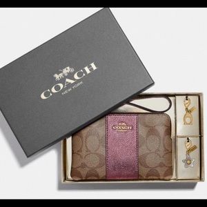 Coach Metallic Wristlet & Keychain Box Set💜
